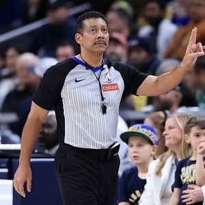 haobosports-名哨腿筋拉伤无限期休战！昨日坐轮椅离场 有望常规赛结束前回归